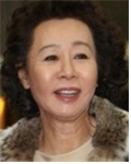 '한국 영화를 빛낸 스타상'을 받는 영화 '계춘 할망'의 윤여정.